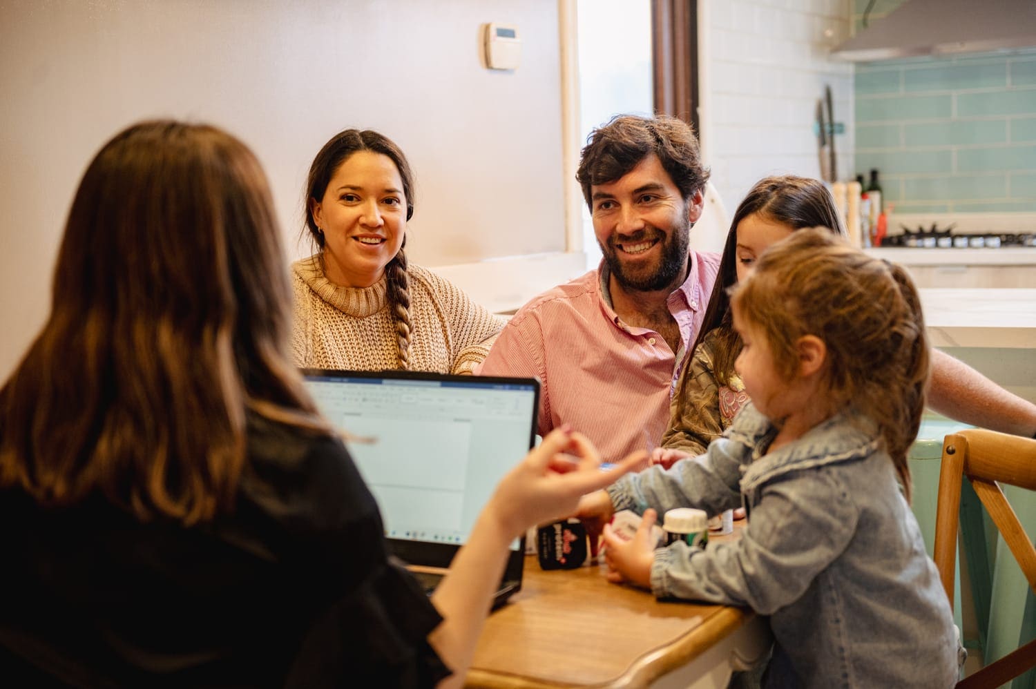Una familia en consulta con su nutricionista NutriFam